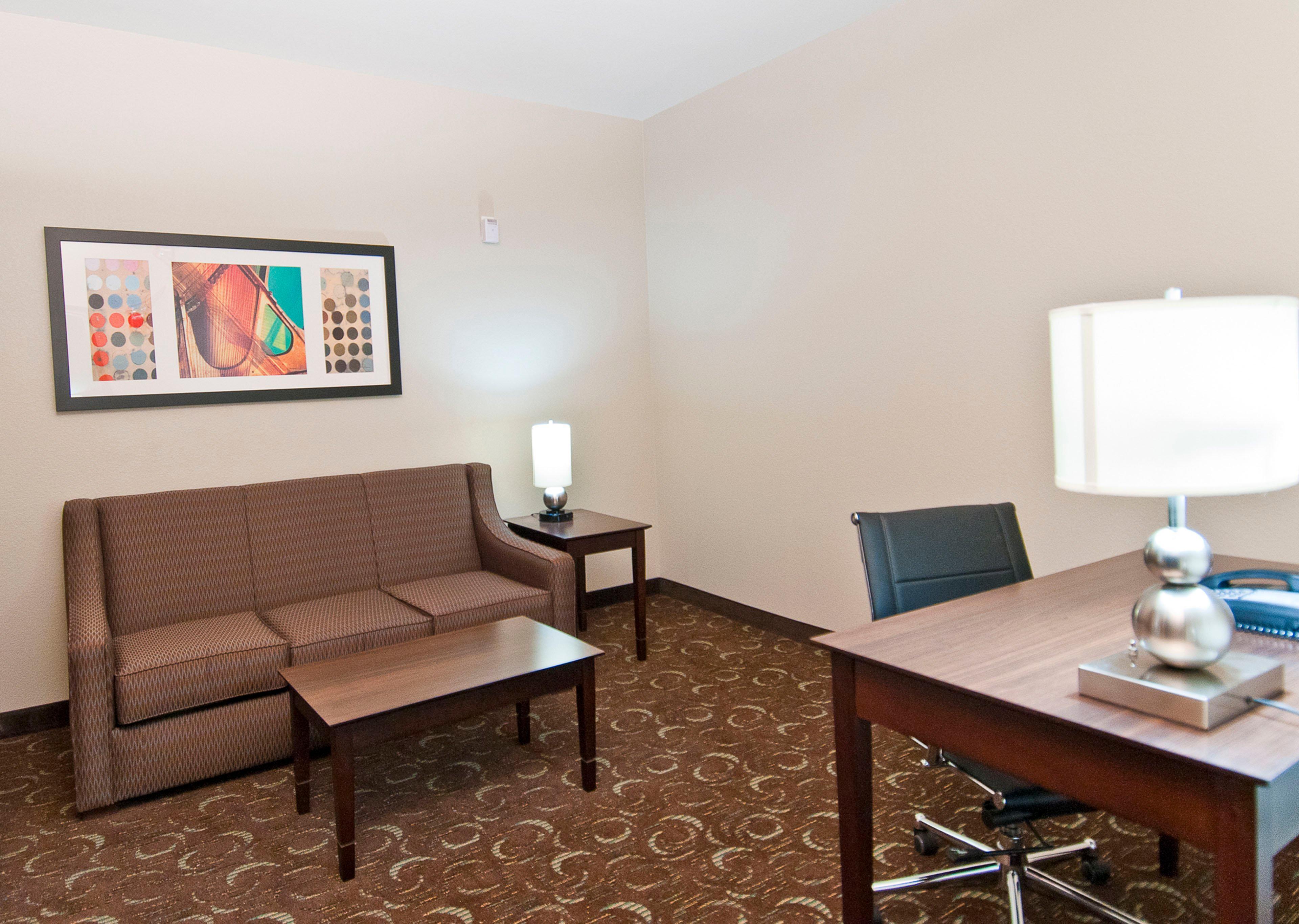 Holiday Inn Express & Suites San Antonio Frost Bank Center By Ihg Exterior photo