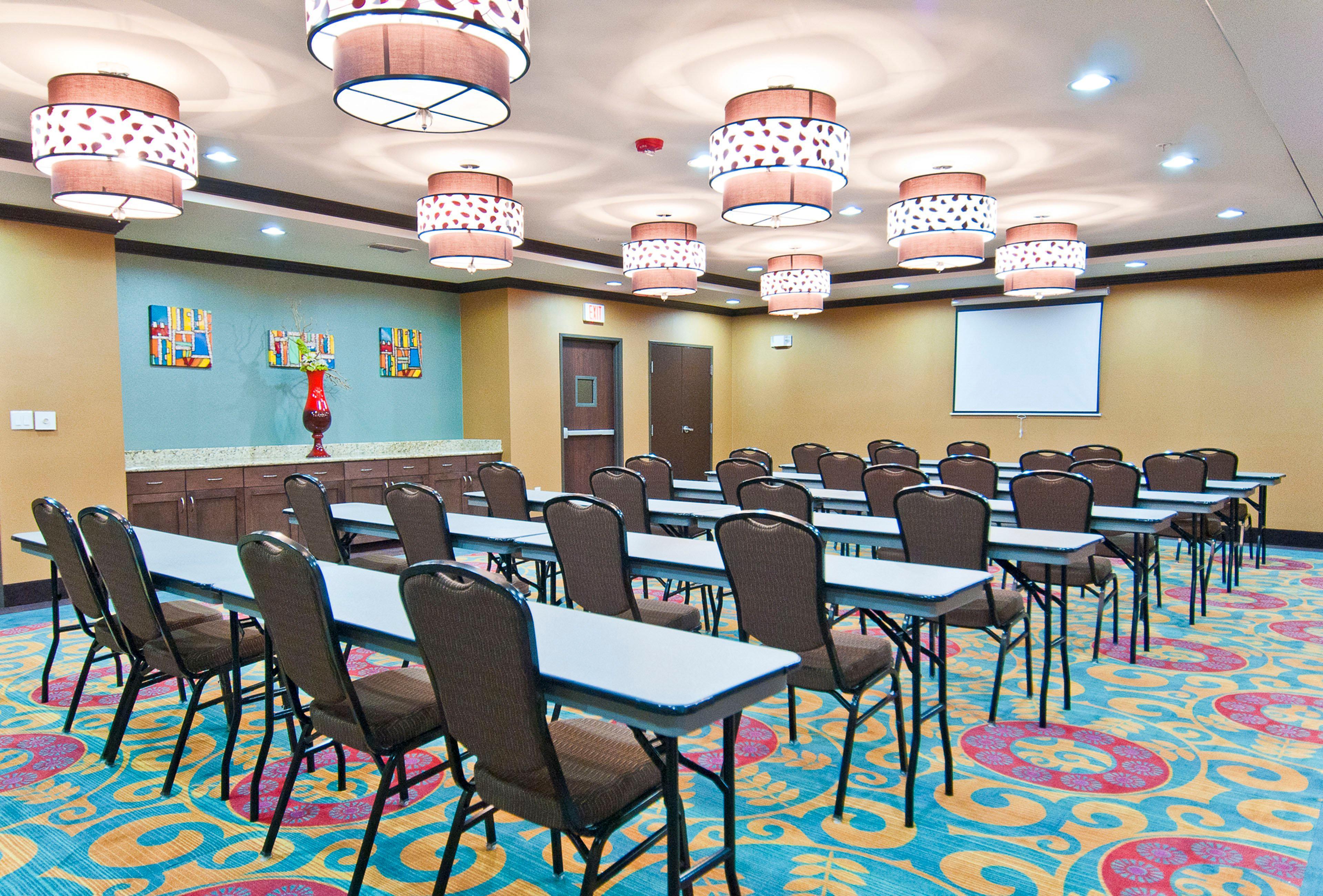 Holiday Inn Express & Suites San Antonio Frost Bank Center By Ihg Exterior photo