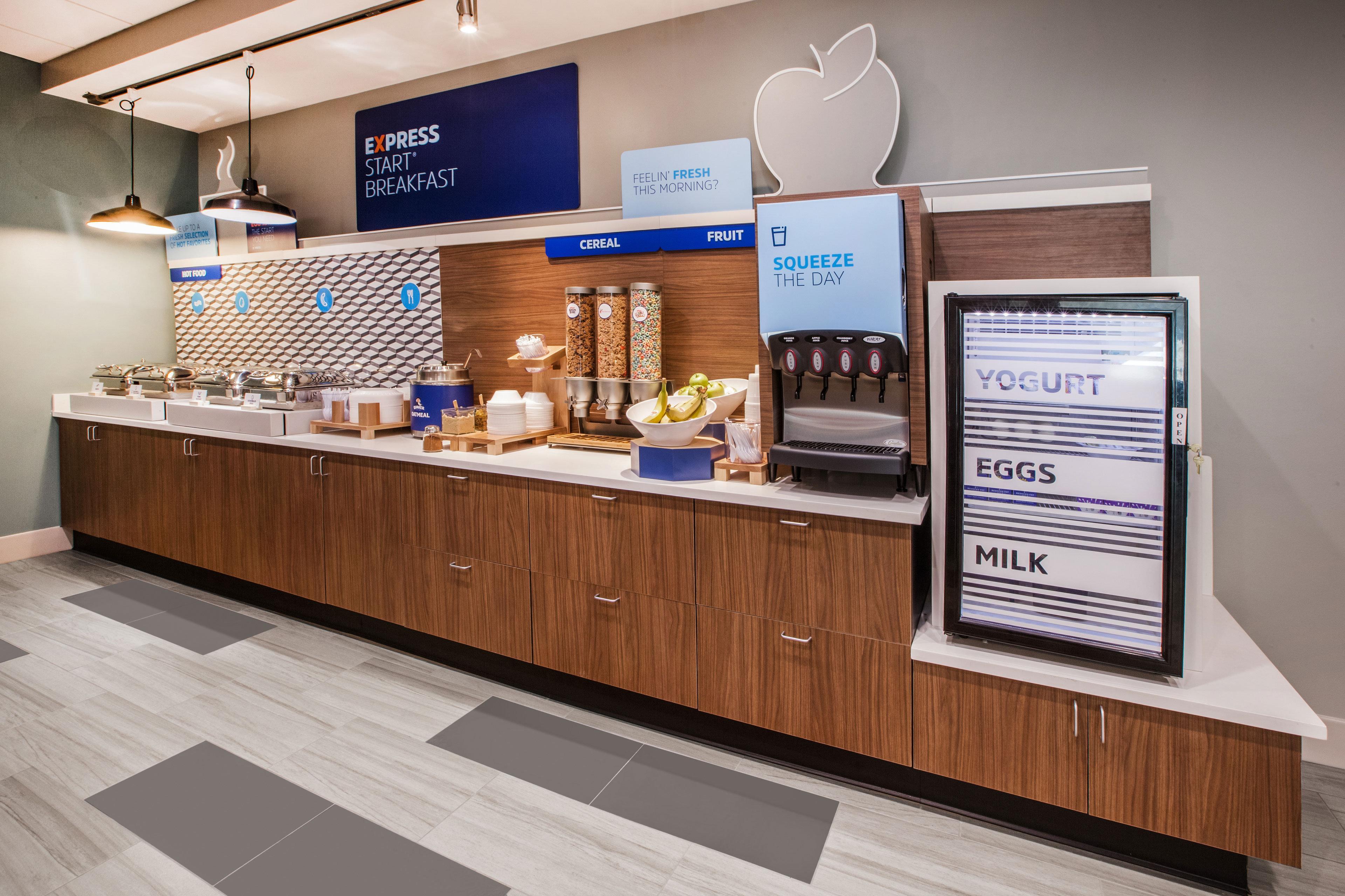 Holiday Inn Express & Suites San Antonio Frost Bank Center By Ihg Exterior photo