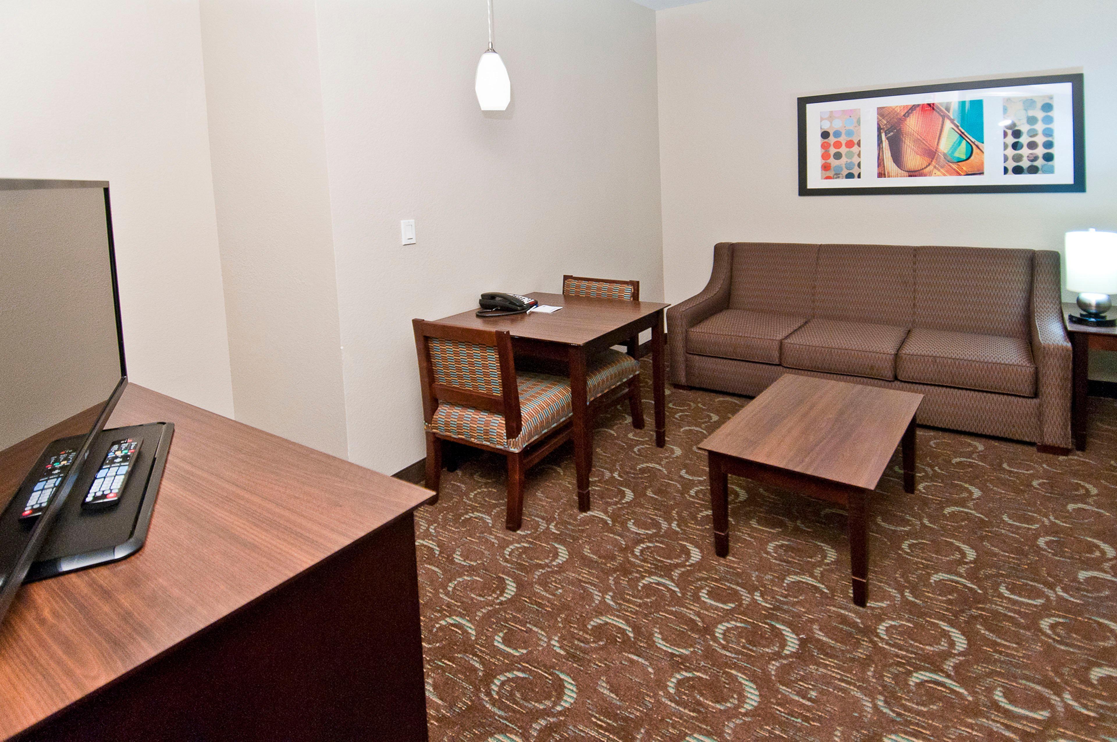 Holiday Inn Express & Suites San Antonio Frost Bank Center By Ihg Exterior photo